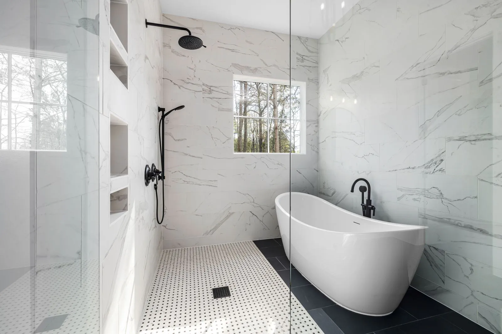 Bagno moderno in marmo — Verona